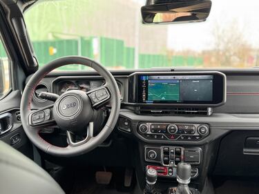 Jeep Wrangler Rubicon 2025: la gallery del 2.0 turbo benzina 18