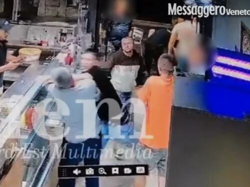 Udine, il video della telecamera di sicurezza: Shimpei Tominaga colpito con un pugno in faccia