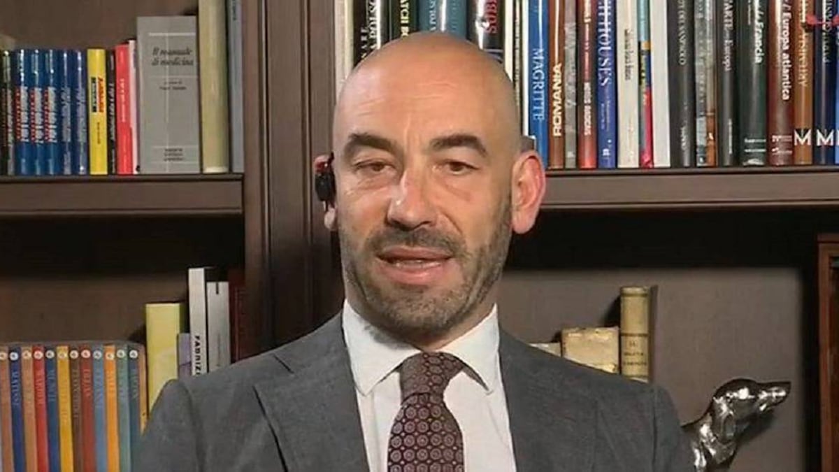 "Gang stalking contro Bassetti": la polizia inchioda i no vax
