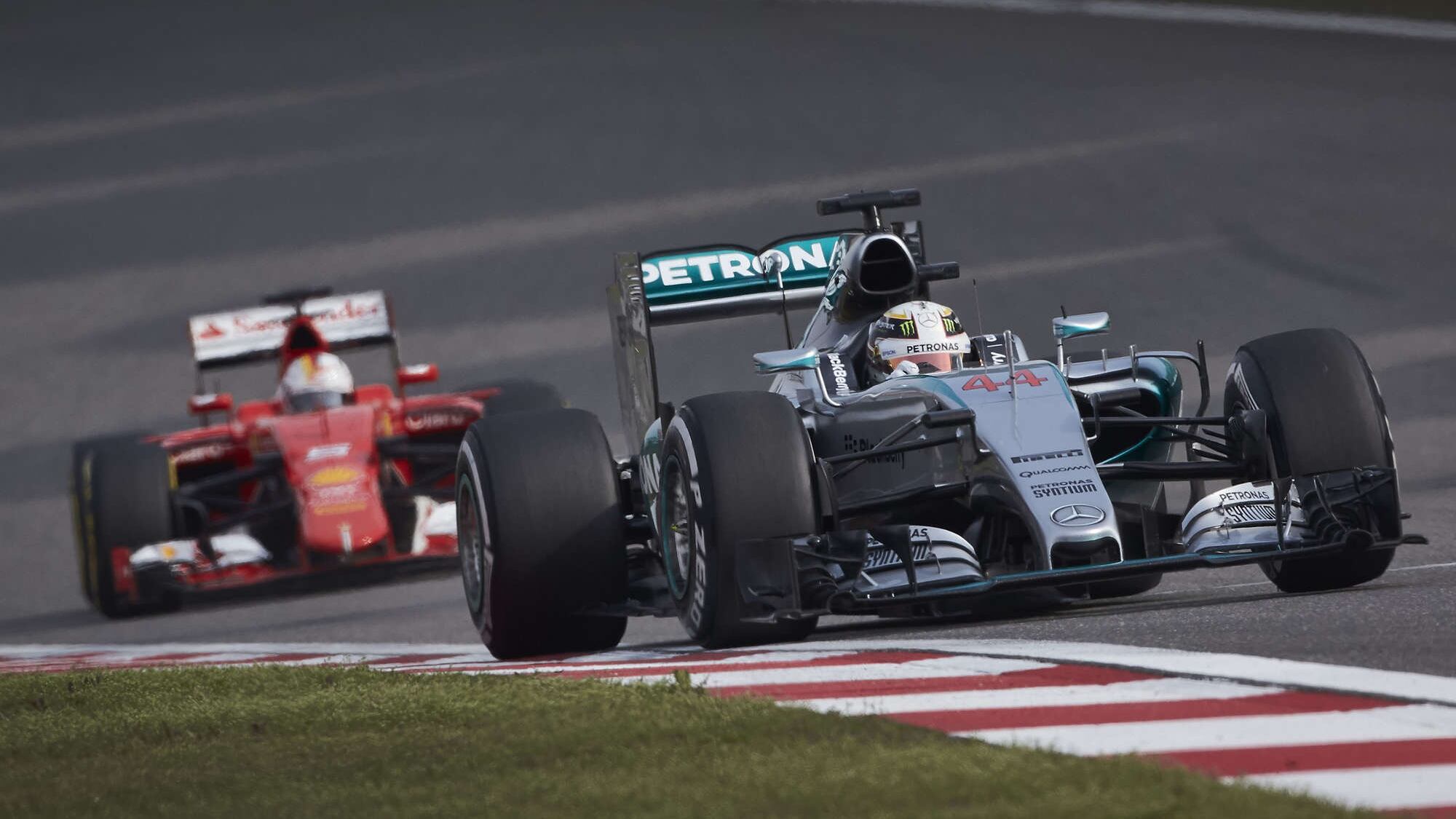 F1, Gp Cina: pole a Hamilton. Vettel è terzo
