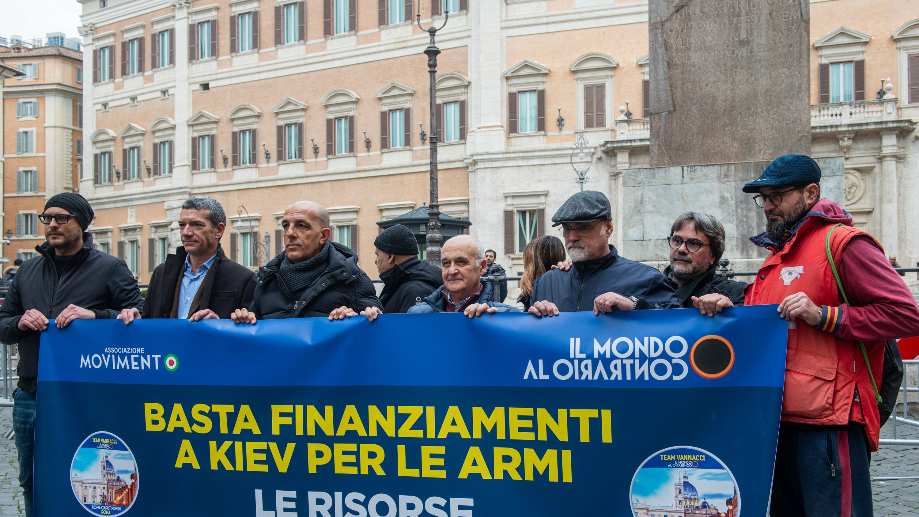 Svanisce l'effetto Vannacci. Il generale si ritrova isolato dopo l'affondo contro le armi