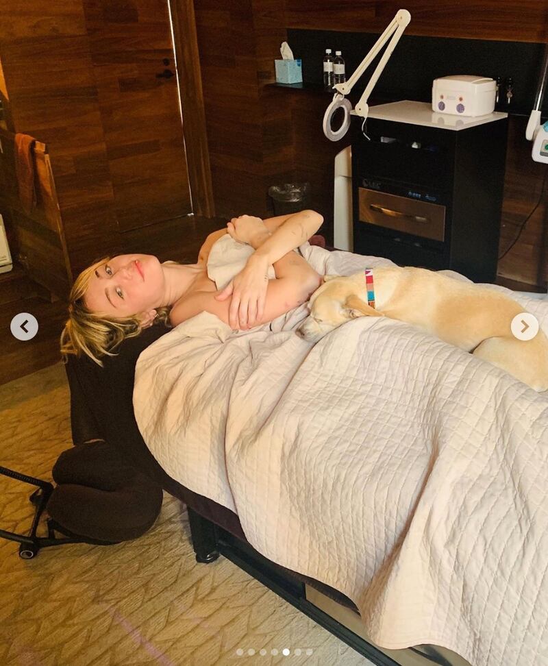 Miley Cyrus, il viaggio nel deserto: foto 8