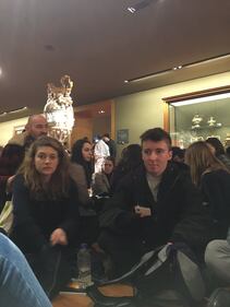 I turisti bloccati dentro il Louvre 1