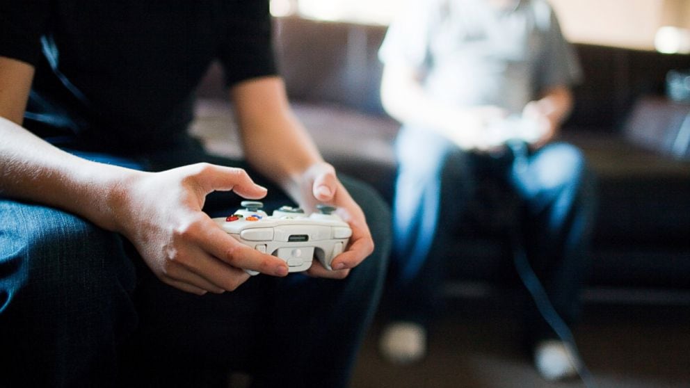 Russia, 15enne si decapita per aver perso ai videogame