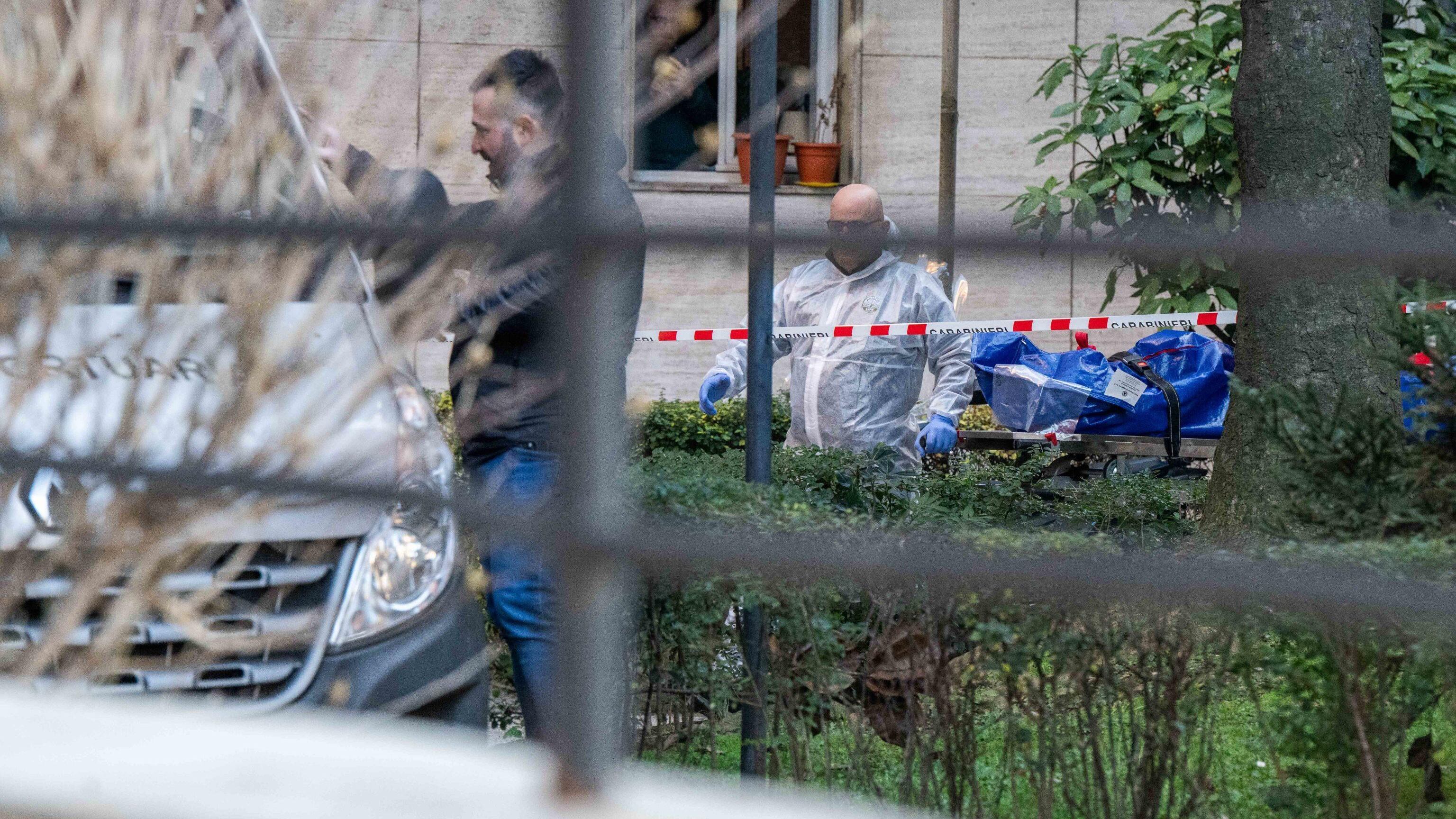 Donna seminuda morta nel cortile. A Milano il giallo della sconosciuta