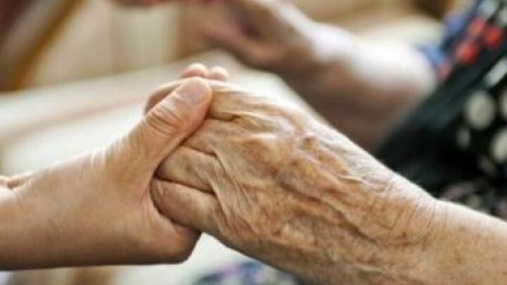 Anziani disabili affidati a clandestini: scoperti sette ospizi abusivi