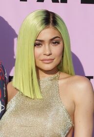 Kylie Jenner sexy in bianco 26