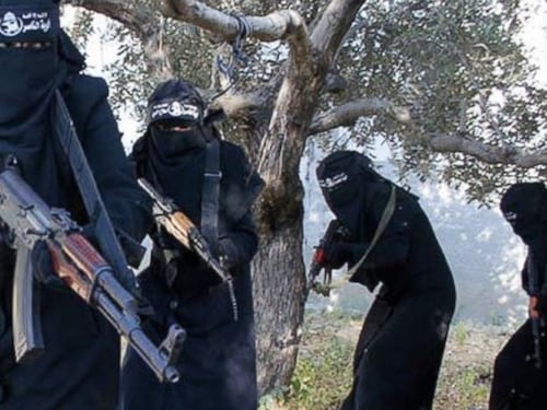 Le donne dell’Isis incitano le jihadiste: fate attentati in patria