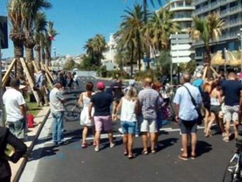 Nonno italiano eroe di Nizza. Perde arto per salvare i nipoti