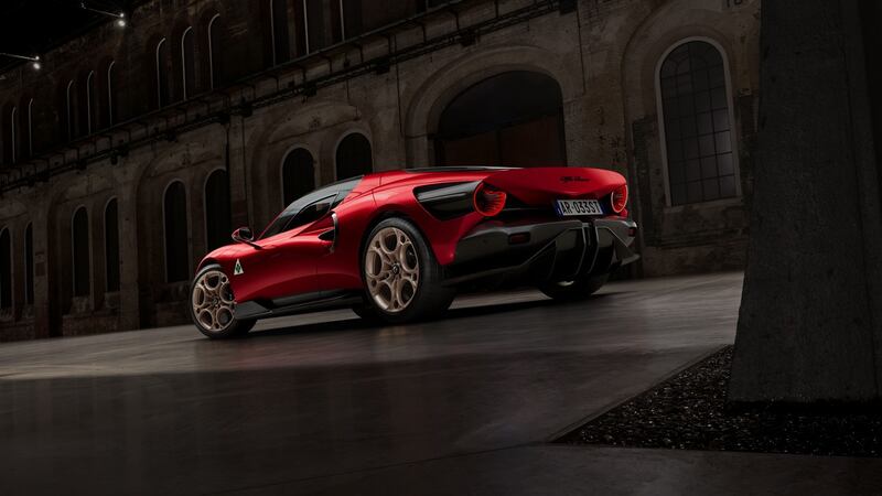 Alfa Romeo 33 Stradale, guarda le immagini 12