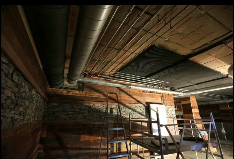 I lavori di ristrutturazione de Le Costellation. Scala per l'uscita ridotta al minimo 4