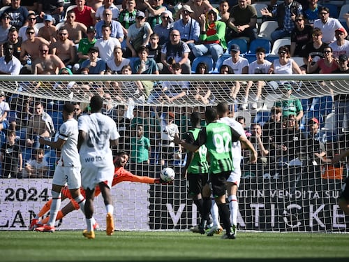 Un solo calcio, ma due regolamenti. La A va nella direzione opposta all'Uefa