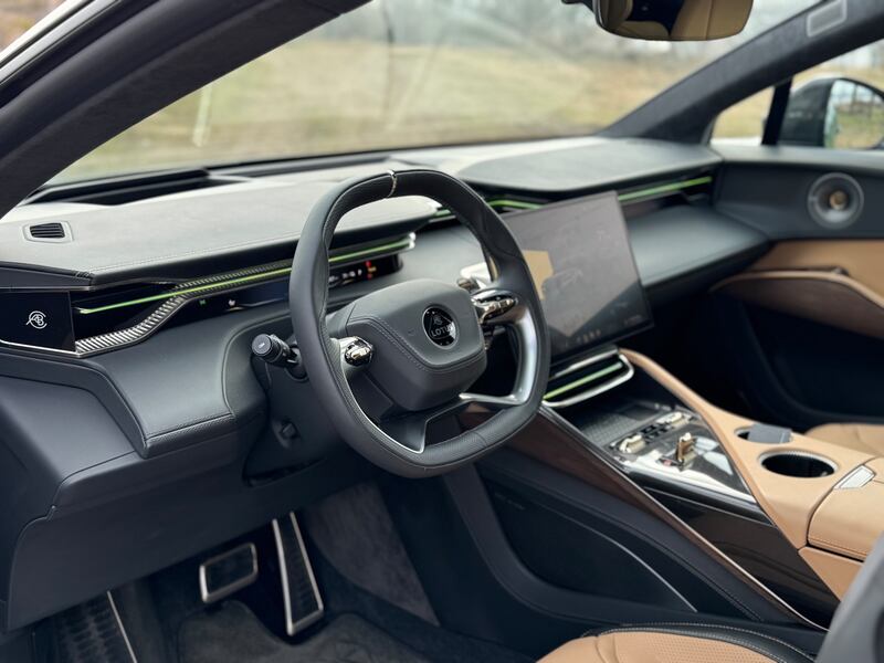 Lotus Eletre: guarda la gallery del nuovo suv elettrico anglo-cinese da 612 CV 13