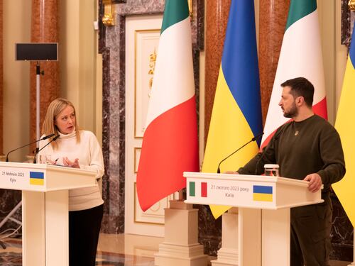 "L'Italia non tentenna". Meloni conferma l'appoggio a Zelensky