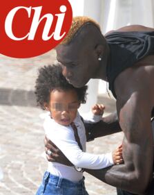 Balotelli fa il papà e si gode la piccola Pia  1
