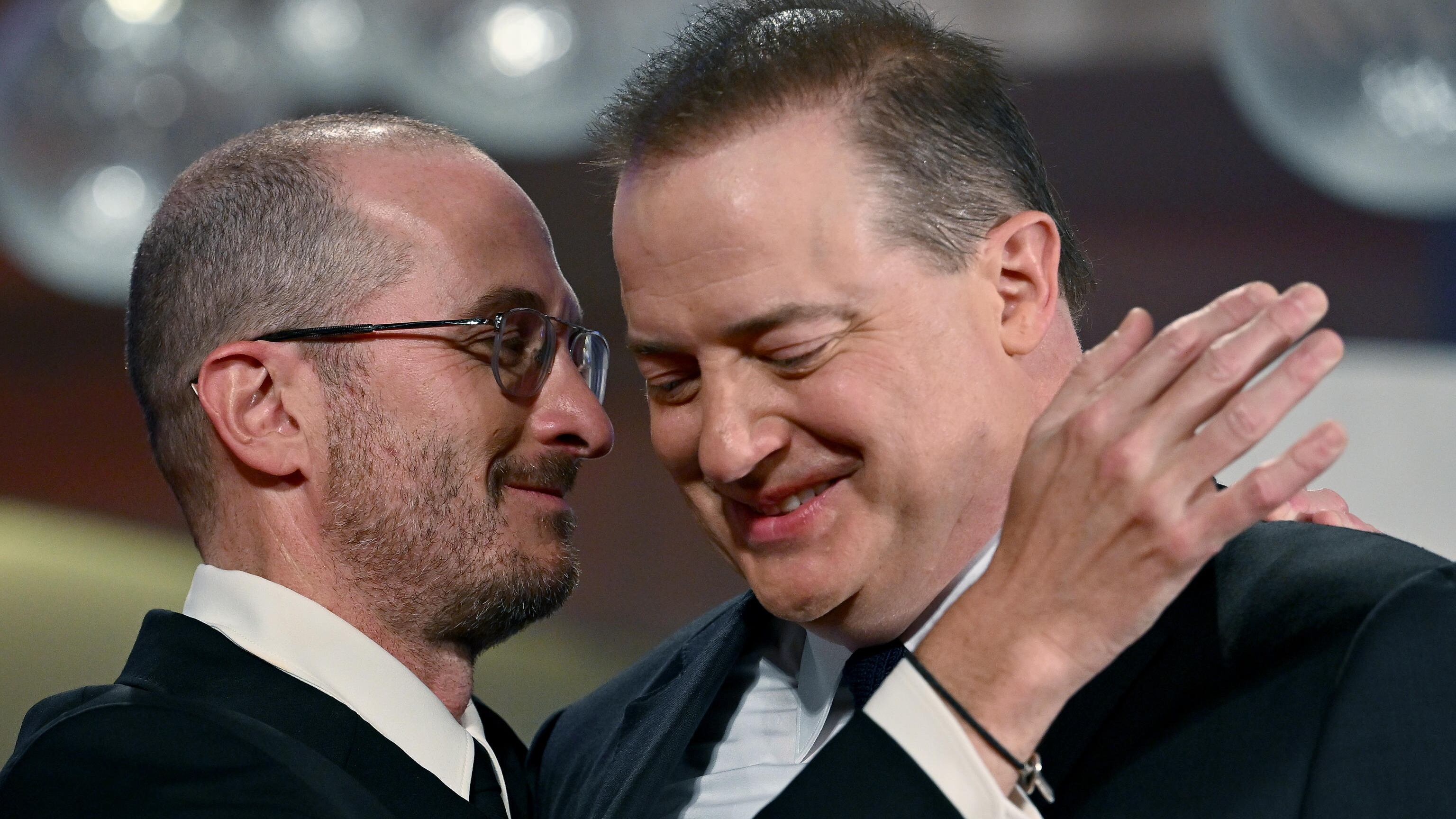 "The Whale" di Aronofsky (con un Fraser oversize) riempie il festival