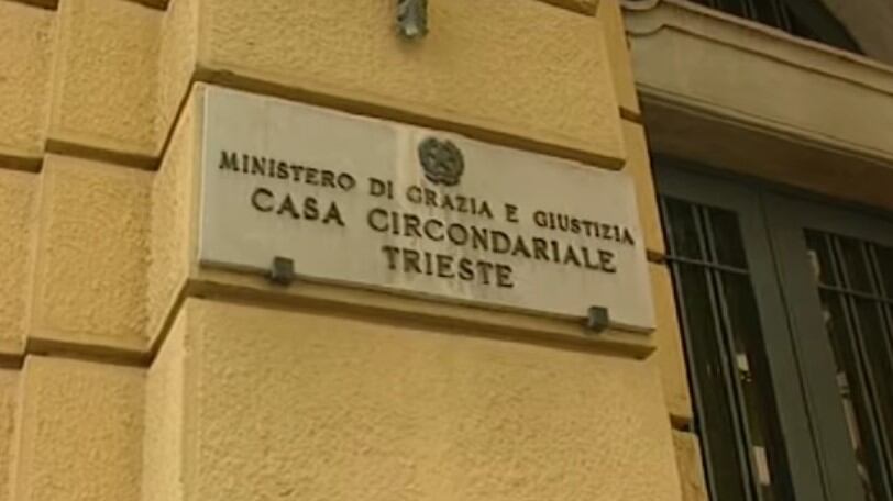 Gambiana prende a pugni una donna in stazione per poi rubarle la borsa