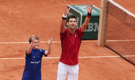Lo splendido regalo di Djokovic al giovane raccattapalle 6