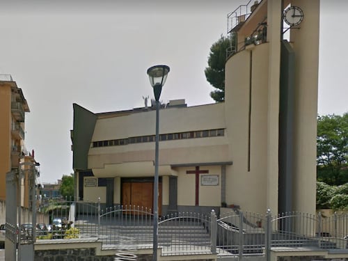 Estorce il denaro delle offerte ai parroci, arrestato