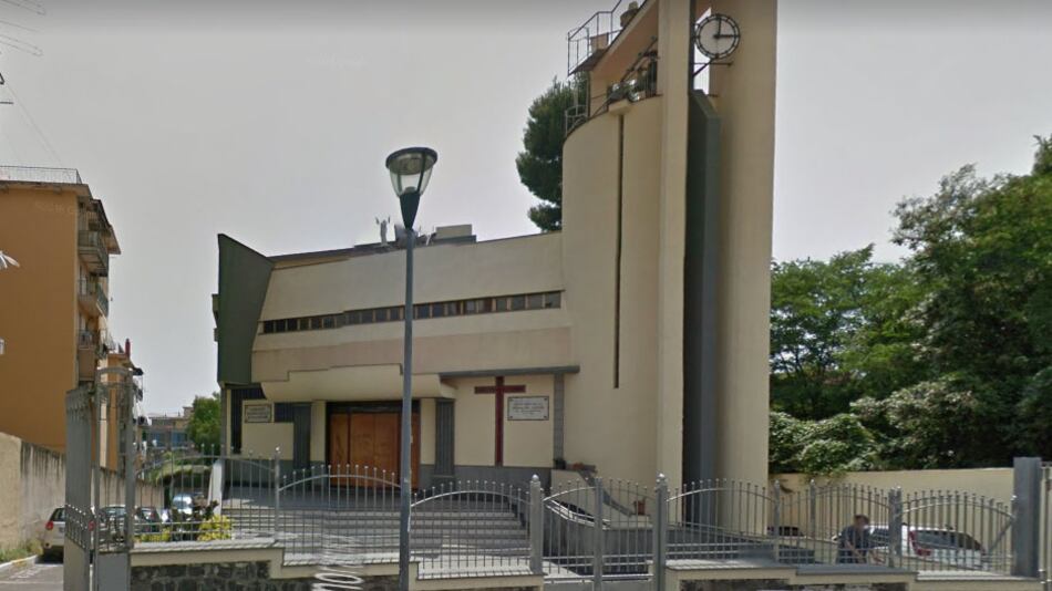 Estorce il denaro delle offerte ai parroci, arrestato