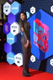 Jourdan Dunn sexy e nuda agli MTV Europe Music Awards 2016 14