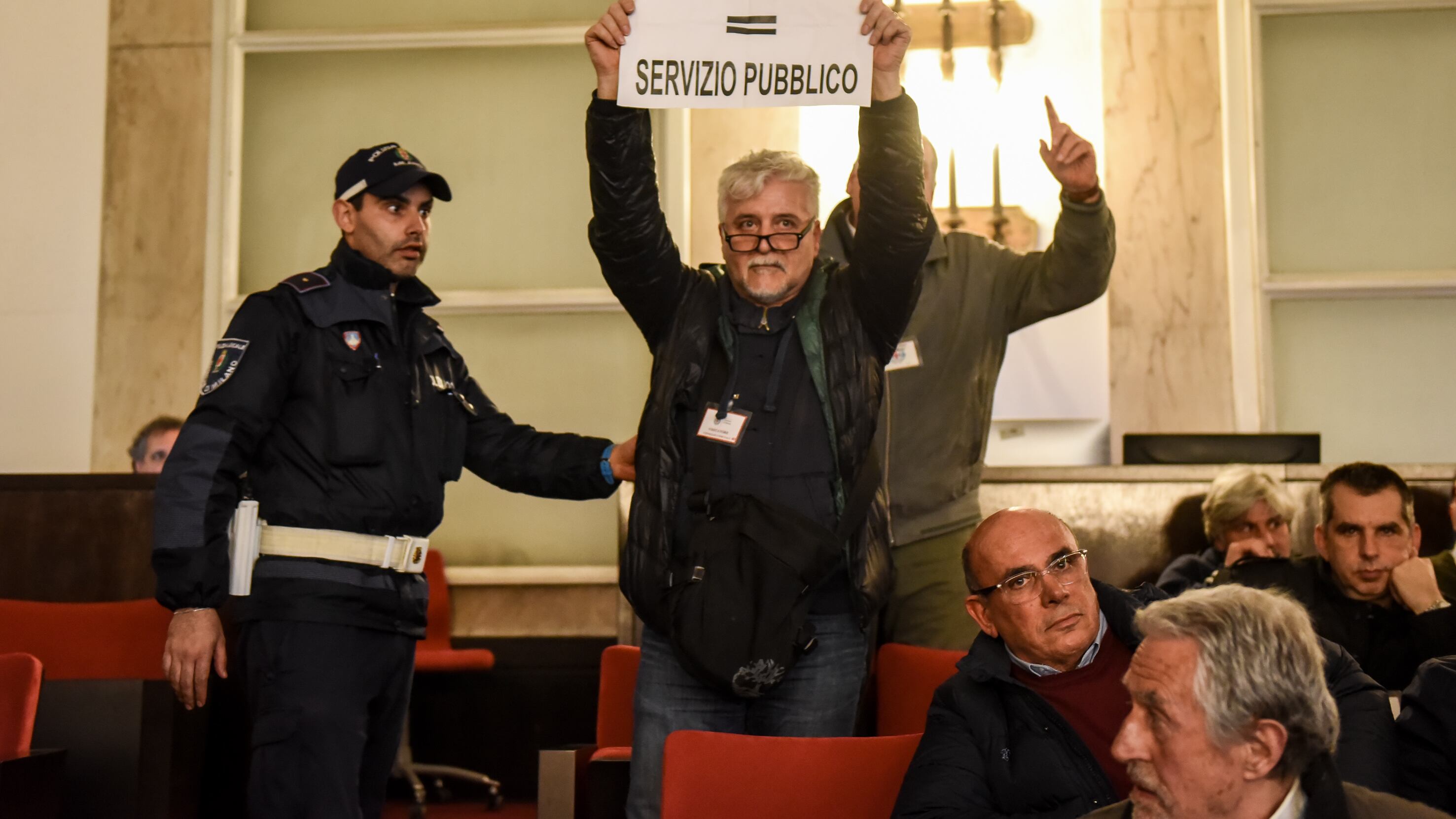 Ora spot sui taxi regolari e controlli contro gli abusivi