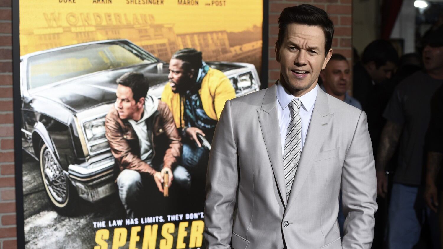 Mark Wahlberg indaga tra sorrisi e violenza