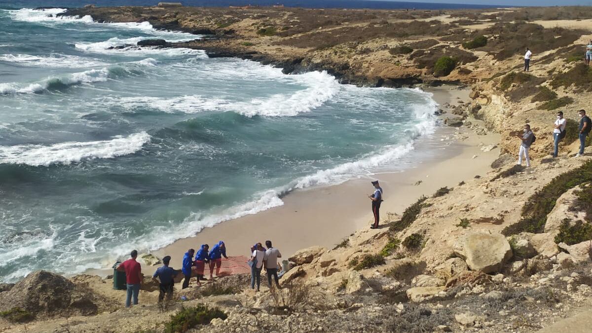 Allarme migranti: il mare restituisce due cadaveri