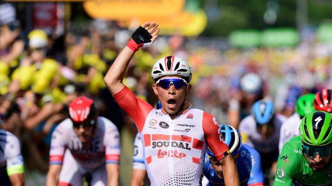 Tour de France, Ewan vince l'ultima tappa: a Parigi il trionfo di Egan Bernal