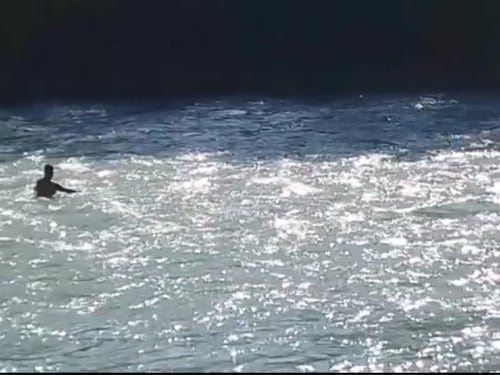 Papà cerca figlia dispersa nel fiume ogni giorno: "Non posso smettere"