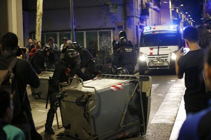Guerriglia con i centri sociali a Barcellona 8