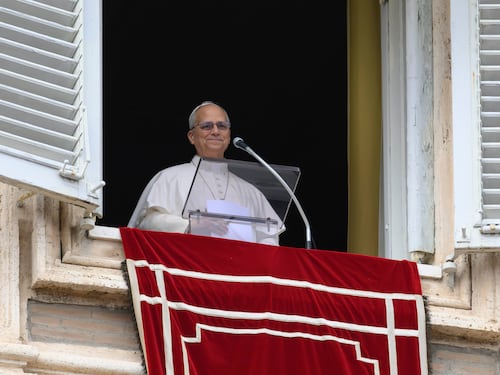 Finanze e fedelissimi: il risiko del Papa