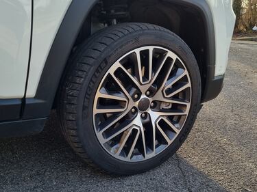 Jeep Compass 4XE, guarda le foto del suv ibrido plug-in 6