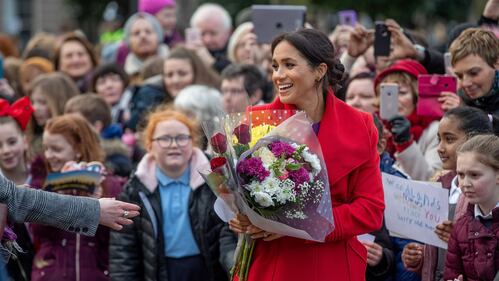Meghan Markle in rosso per un poeta: foto 4