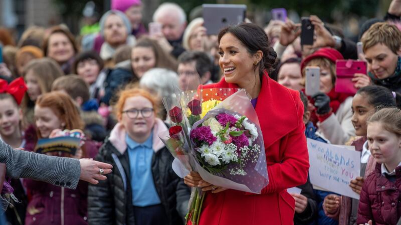 Meghan Markle in rosso per un poeta: foto 4