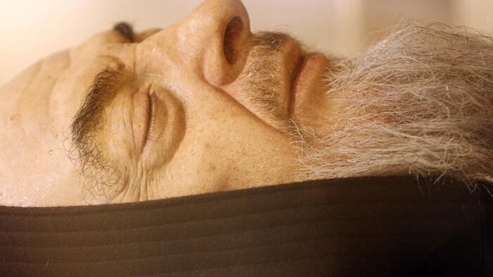 La folle sinistra anticlericale: "Padre Pio come Isis e Hitler"