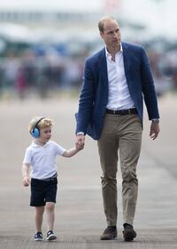 Che capricci, principe George! Tutte le foto alla base militare della Raf e dello "scivolone" sexy di Kate 29