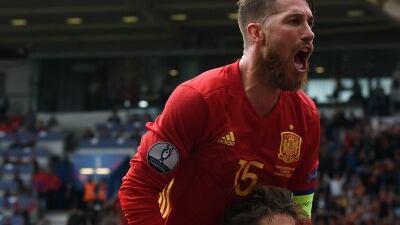 Piqué fa esultare del Bosque: Spagna-Repubblica Ceca finisce 1-0