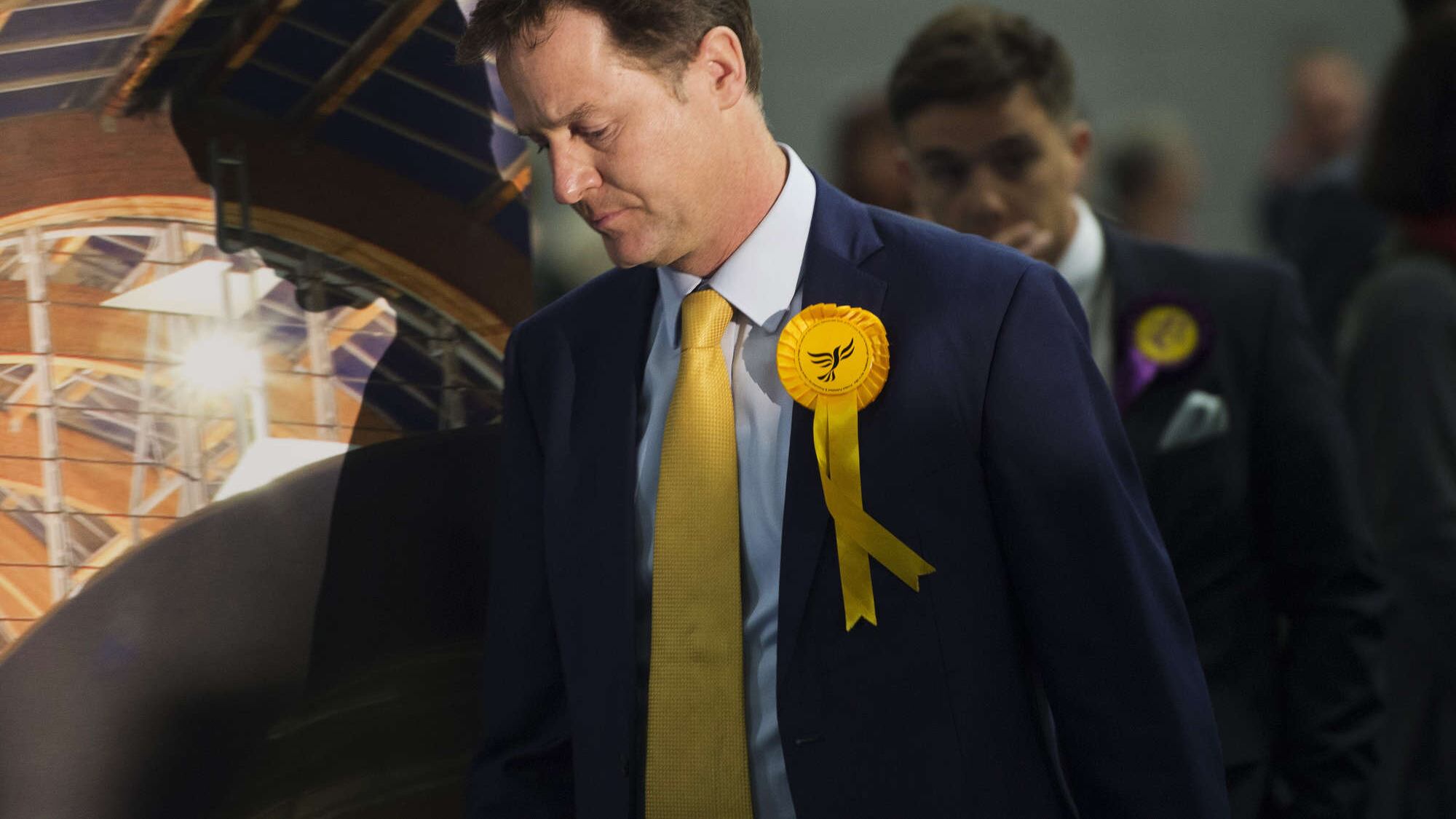 Elezioni, dopo la débâcle arrivano anche le dimissioni di Nick Clegg