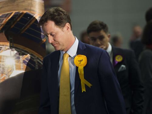Elezioni, dopo la débâcle arrivano anche le dimissioni di Nick Clegg