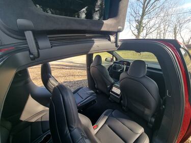 Tesla Model X Plaid, un’astronave da oltre 1.000 CV: guarda le foto 23