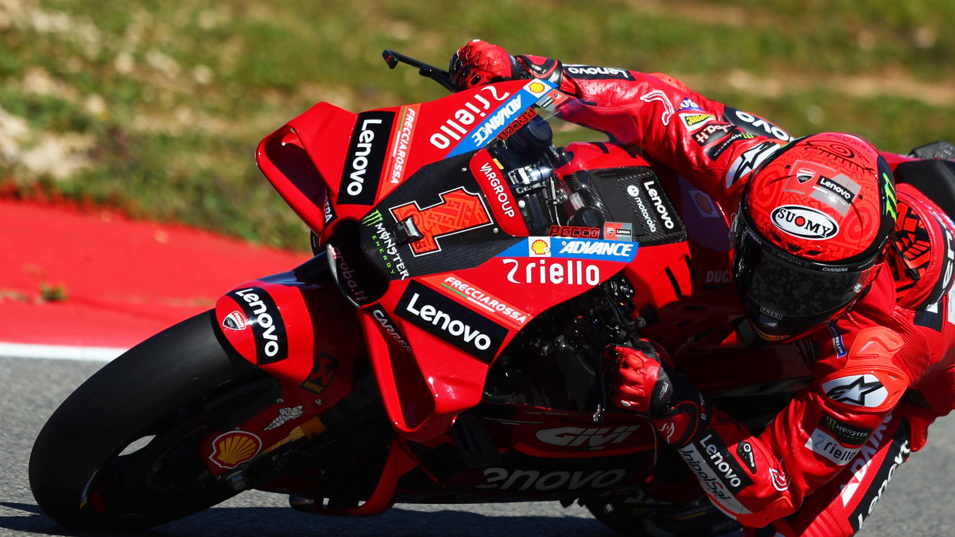 MotoGP, Bagnaia vince la Sprint Race a Portimao. Marquez conquista la pole