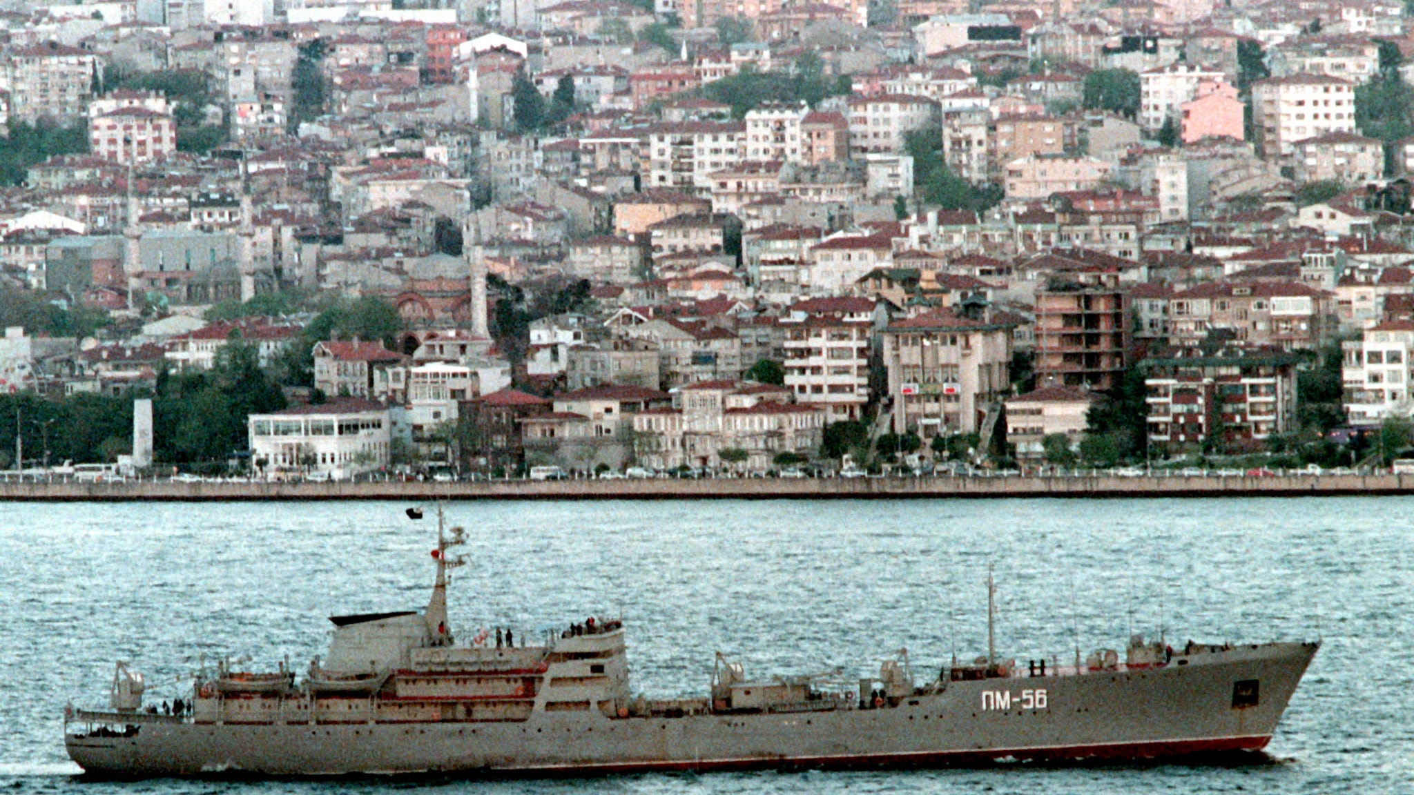Il “Syrian Express” russo torna nel Mediterraneo: navi scortate e mistero sul carico