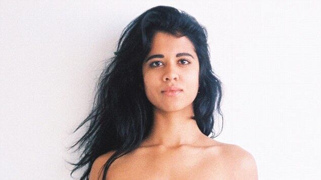 American Apparel, nuova campagna choc: musulmana a seno nudo
