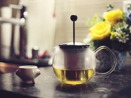 Una tazza di tè al giorno migliora il colesterolo e la salute del cuore