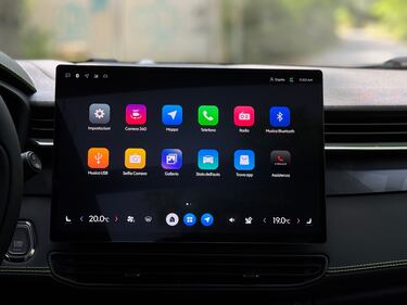 Lynk&Co 01 2025: guarda la gallery del nuovo SUV plug-in 20