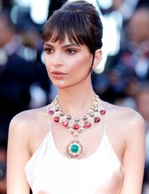 Emily Ratajkowski: topless a Cannes per Sophia Loren 21