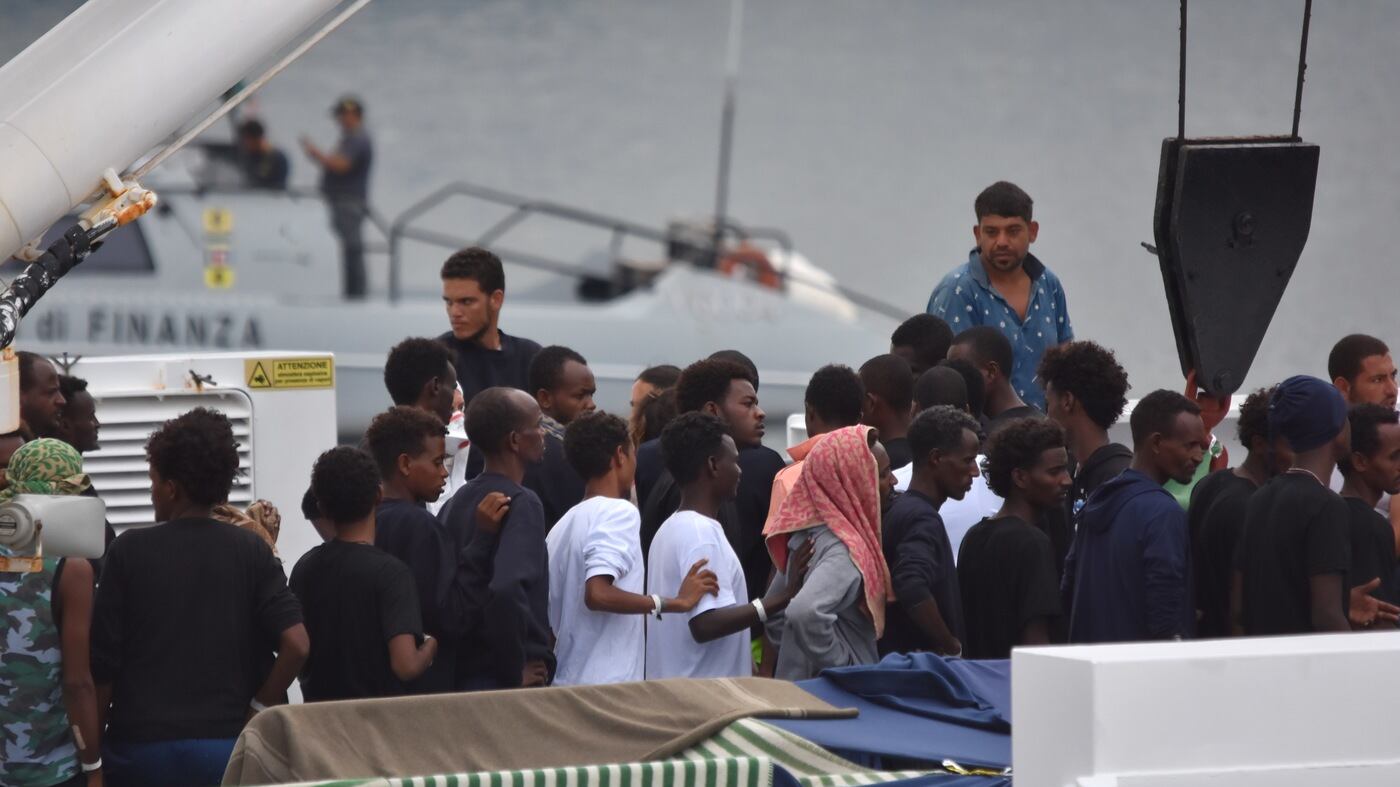 I migranti aggrediscono gli italiani? La sinistra difende solo gli stranieri