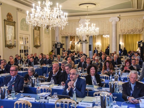 Cernobbio, il sondaggio in platea promuove il governo Meloni e stronca il campo largo