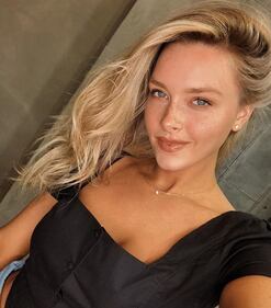  Camille Kostek, le foto più sensuali 10